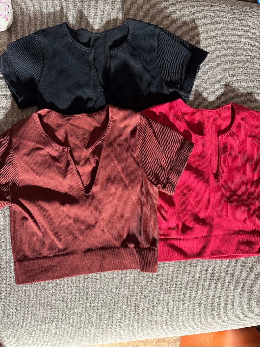 Women’s Rib Knit Keyhole Top - Black, Rust, Red